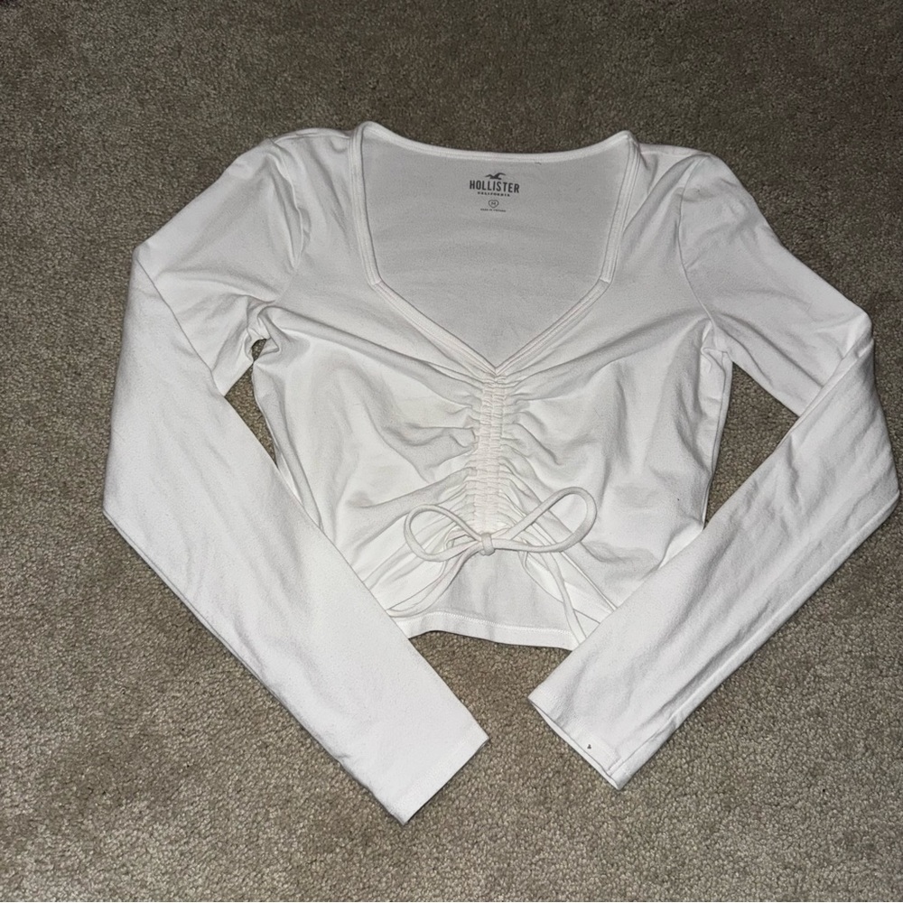NWOT Hollister Ruched Front Long Sleeve Crop Top - Size Medium